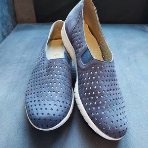 Munro American Sz 8 WIDE Blue Vegan Suede Slip-ons - Ultra Light!